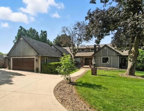 122 Sheridan Rd, Waterloo, IA, 50701-4020 | Card Image