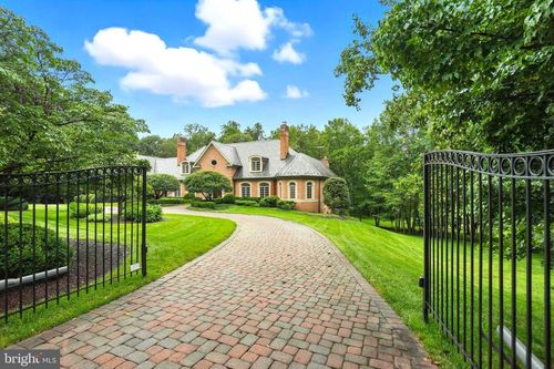 688 Rossmore Ct, GREAT FALLS, VA, 22066-2641 | Card Image