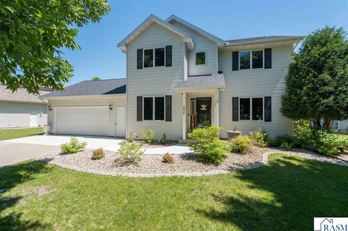 556 Ivy Ln, North Mankato, MN, 56003-3211 | Card Image
