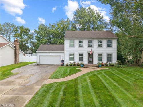 692 Thelma Dr, Wadsworth, OH, 44281-9204 | Card Image