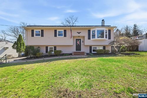 38 Holiday Dr, Hopatcong, NJ, 07843-1449 | Card Image
