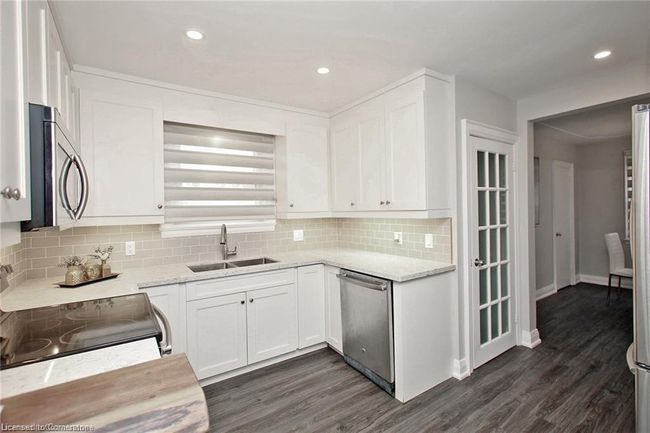 15 First St, House other with 4 bedrooms, 2 bathrooms and 5 parking in Waterdown ON | Image 17
