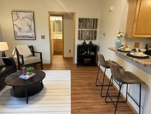 2814 Faulkner Dr, Chaska, MN, 55318-4100 | Card Image