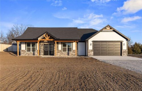 327 Ne 51st Rd, Warrensburg, MO, 64093-7490 | Card Image