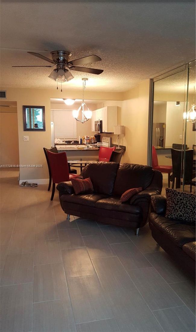 APT-2H - 113 Royal Park Dr, Condo with 2 bedrooms, 2 bathrooms and null parking in Oakland Park FL | Image 5