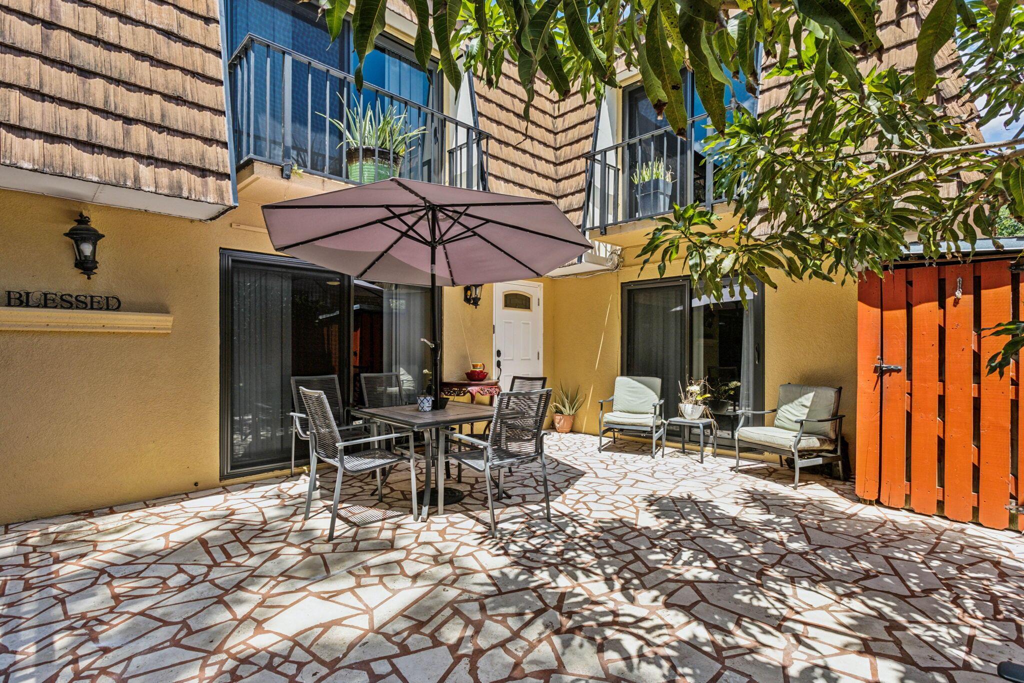 1202 12th Lane, For Sale in Greenacres Zoocasa