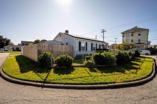 3 Rose Dr, Pawtucket, RI, 02861-1051 | Card Image