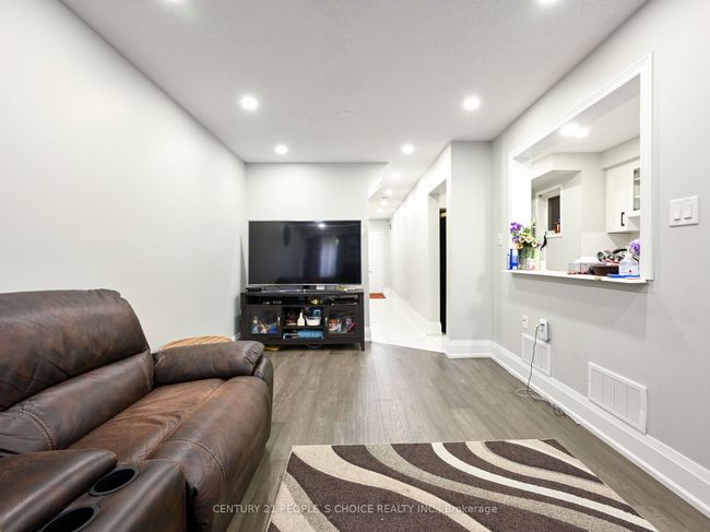 22 Gilgorm Rd, Condo with 3 bedrooms, 3 bathrooms and 1 parking in Brampton ON | Image 10