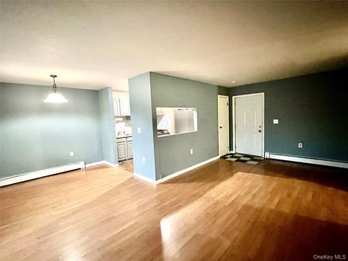 326 Concord Ln, Middletown, NY, 10940-6645 | Card Image