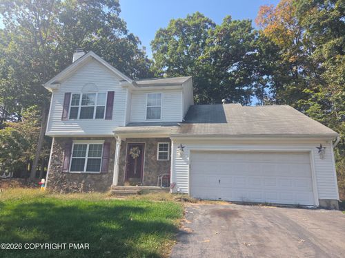 179 Kensington Dr, Bushkill, PA, 18324-8127 | Card Image