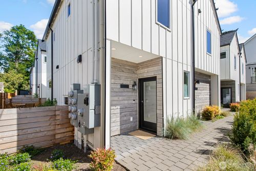 10354 Wallingford Ave N, Seattle, WA, 98133-9440 | Card Image