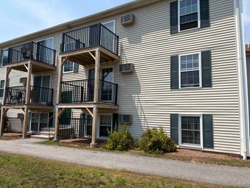 807 White Cedar Blvd, Portsmouth, NH, 03801-6525 | Card Image