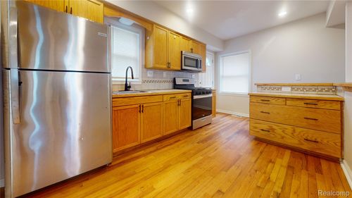 22044 Pleasant Ave, Eastpointe, MI, 48021-2407 | Card Image