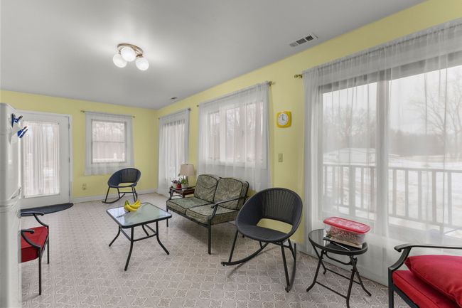 Living room on upper level | Image 17
