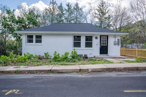 1205 Burnett St, STAUNTON, VA, 24401-4513 | Card Image