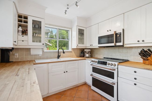 2 - 3347 Dewdney Trunk Rd, Townhouse with 4 bedrooms, 3 bathrooms and 2 parking in Port Moody BC | Image 11