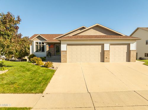 5024 Driftwood Ln, Bismarck, ND, 58503-8882 | Card Image