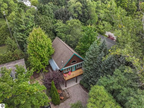 525 E Oak St, Leland, MI, 49654 | Card Image
