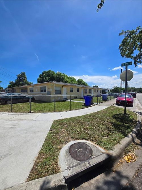 apt-3-1900 Nw 31st St, Miami, FL, 33142-8562 | Card Image