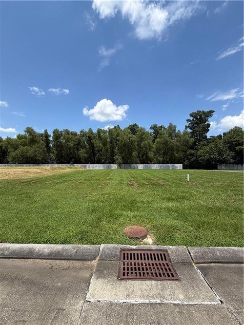 139 Forest Oaks Drive, New Orleans, LA, 70131 | Card Image