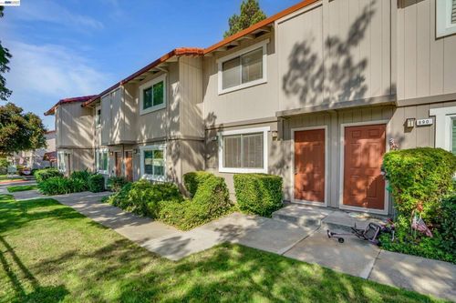 692 Concord Pl, Pleasanton, CA, 94566-7913 | Card Image