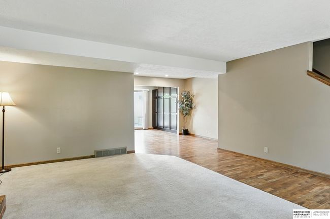 5604 S 92 Nd Plz, Townhouse with 3 bedrooms, 3 bathrooms and 2 parking in Omaha NE | Image 11