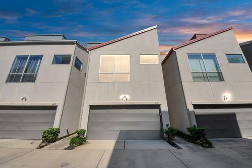 2421 Wentworth St, Houston, TX, 77004-6047 | Card Image