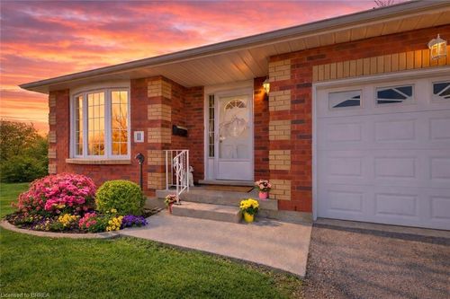 11-570 West Street, Brantford, ON, N3R7Y7 | Card Image