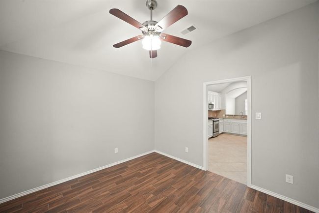 13003 Castlewind Ln, House other with 4 bedrooms, 2 bathrooms and 2 parking in Pearland TX | Image 5