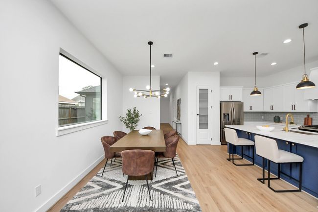 This thoughtfully designed homeseamlessly connects the kitchen withthe charming dining area. | Image 10