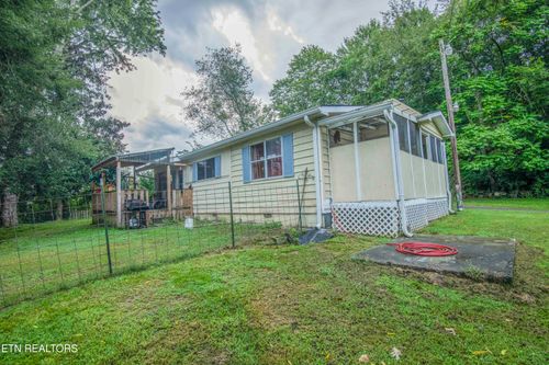 685 Foster Rd, Lenoir City, TN, 37771-8133 | Card Image
