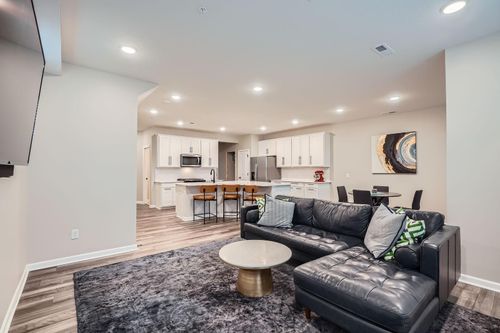 17935 Giants Way, Lakeville, MN, 55044-5202 | Card Image