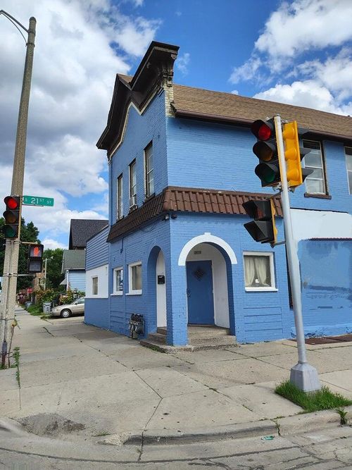 2037 W National Ave, Milwaukee, WI, 53204-1158 | Card Image