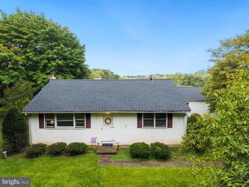 325 E Mount Kirk Ave, EAGLEVILLE, PA, 19403-1041 | Card Image