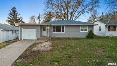 105 N 19 Th Street, House other with 3 bedrooms, 2 bathrooms and null parking in Pekin IL | Image 1