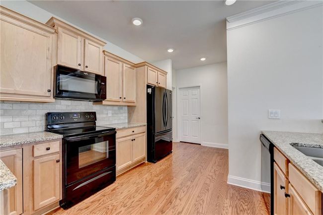 3411 Lindenridge Dr, Condo with 3 bedrooms, 3 bathrooms and null parking in Buford GA | Image 21