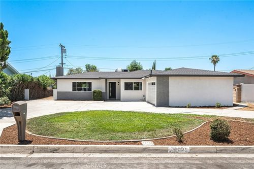 11822 Kingston St, Grand Terrace, CA, 92313-5149 | Card Image