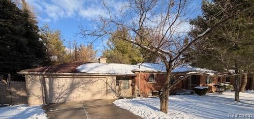 18671 Huntington Ave, Harper Woods, MI, 48225-2087 | Card Image