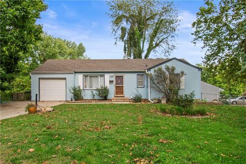 3901 N Delaware St, Independence, MO, 64050-1015 | Card Image