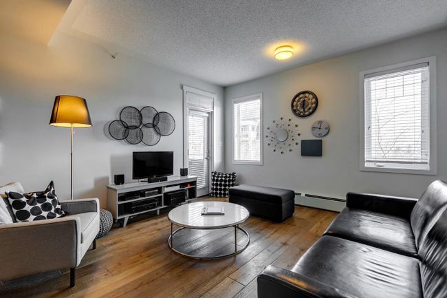 406 - 2422 Erlton Street Sw, Home with 2 bedrooms, 2 bathrooms and 1 parking in Calgary AB | Image 4