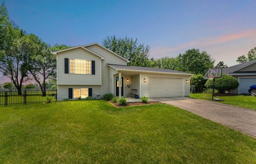 755 Kirche Hill Dr, Carver, MN, 55315-9302 | Card Image