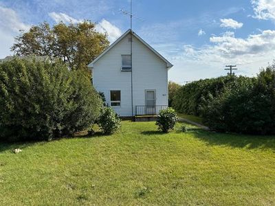 317 4th Avenue, House other with 3 bedrooms, 1 bathrooms and null parking in Swan River MB | Image 1