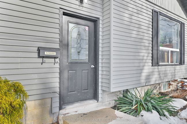 27 Thurlow Queen St, House other with 4 bedrooms, 1 bathrooms and 2 parking in Plainfield ON | Image 5