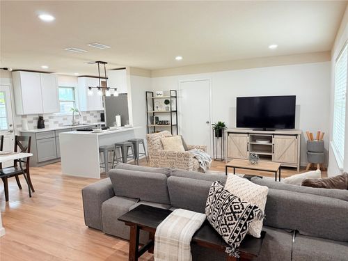 522 Milky Way, Garland, TX, 75040-5138 | Card Image