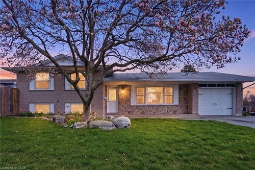 4 Clifton Downs, Hamilton, ON, L9C2P2 | Card Image