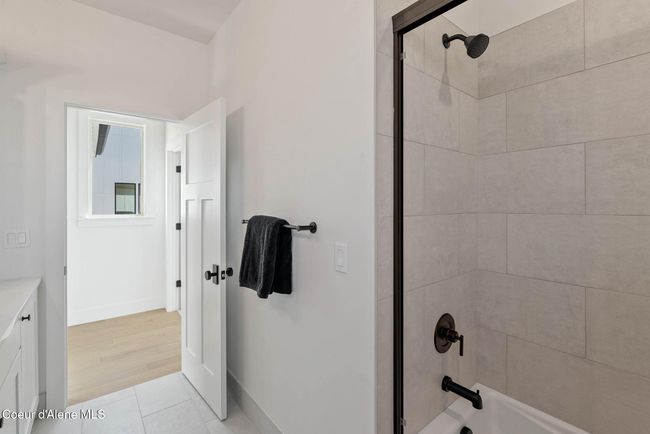 Full tile surround. | Image 23