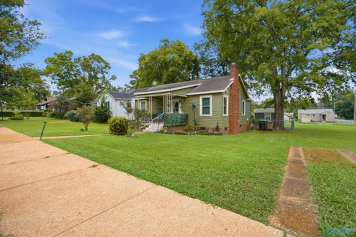 304 Memorial Dr Nw, Decatur, AL, 35601-2064 | Card Image