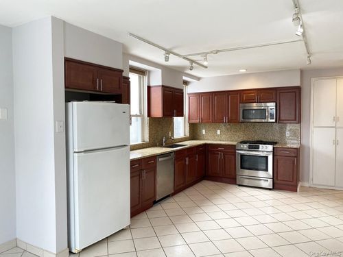 456 Broadway, Dobbs Ferry, NY, 10522-1750 | Card Image