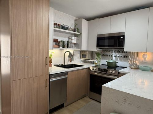 305-1666 W Ave 305, Miami Beach, FL, 33139 | Card Image