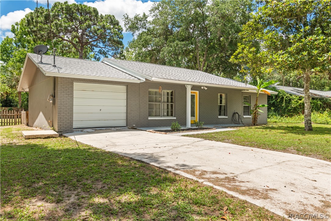 Green Ln, Crystal River, FL 34429